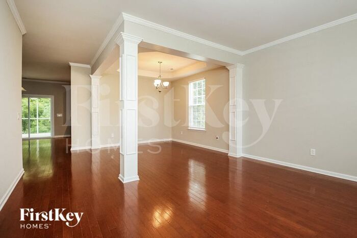 Building Photo - 571 English Oak Cir