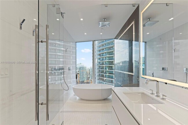 Building Photo - 300 Biscayne Blvd Way