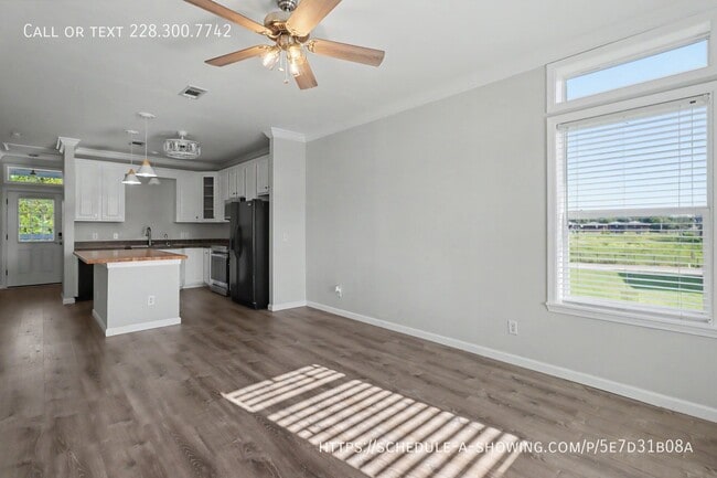 Building Photo - 1515 E Beach Blvd