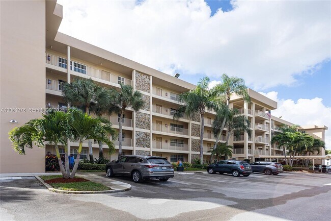 Building Photo - 4030 W Palm Aire Dr