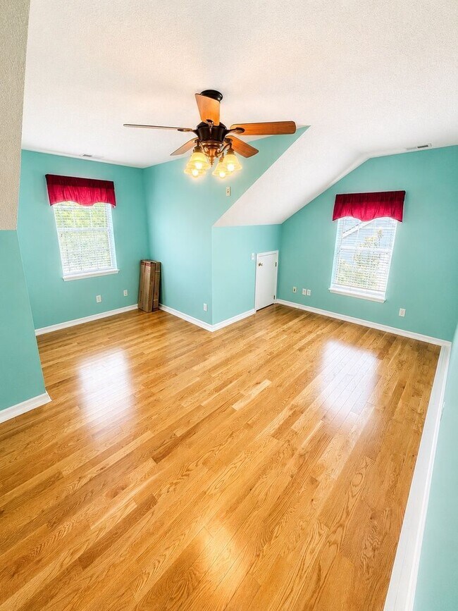 Building Photo - 1525 Clarendon Way