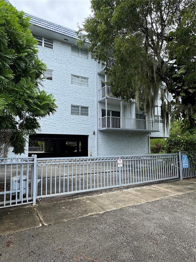 Building Photo - 12290 NE 11th Ct