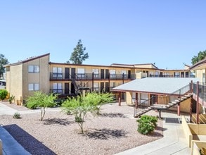 Building Photo - Buenas at 65th