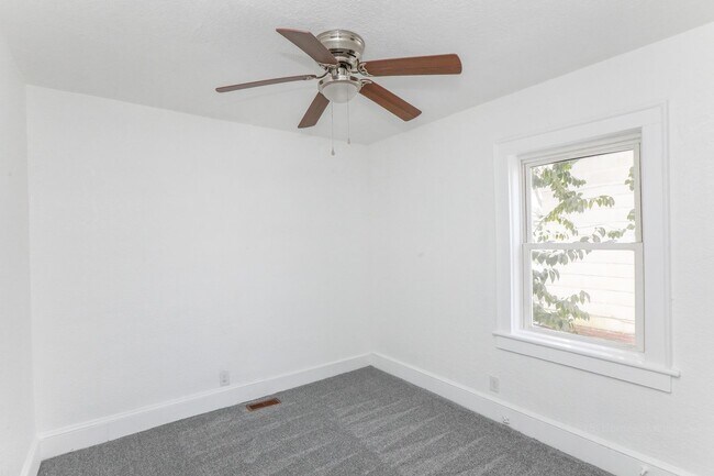 Building Photo - Beautiful Cape Cod Style home for Rent!  BONUS MILITARY / FIRST RESPONDER DISCOUNT!