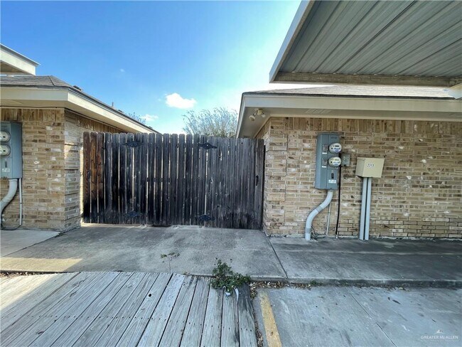 Building Photo - 15 Dora Jeanne Dr