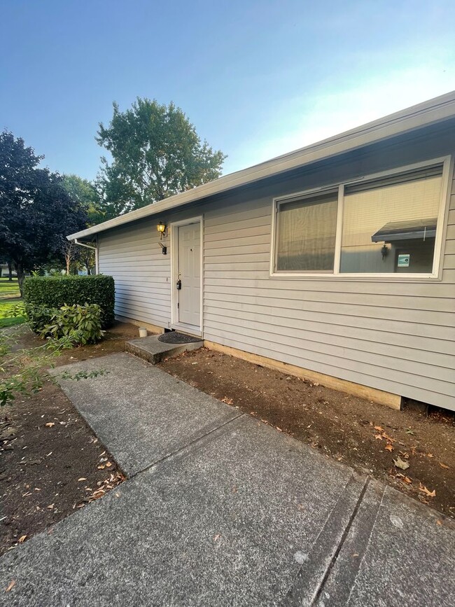 Primary Photo - 2 Bedroom Duplex Near the Jim Parsley Comm...