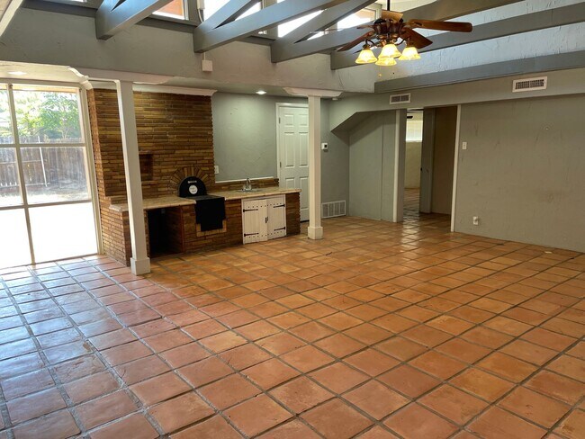 Building Photo - Pre-Leasing for July!