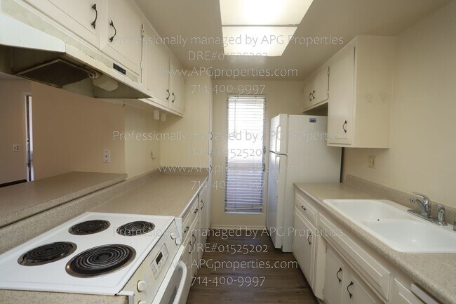 Building Photo - 414 N Clark St