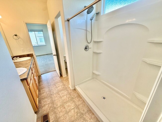 Building Photo - 6 Month lease special $100/mo off per month. Priced at $2195 after discount. Beautiful 3 Bed / 2 ...