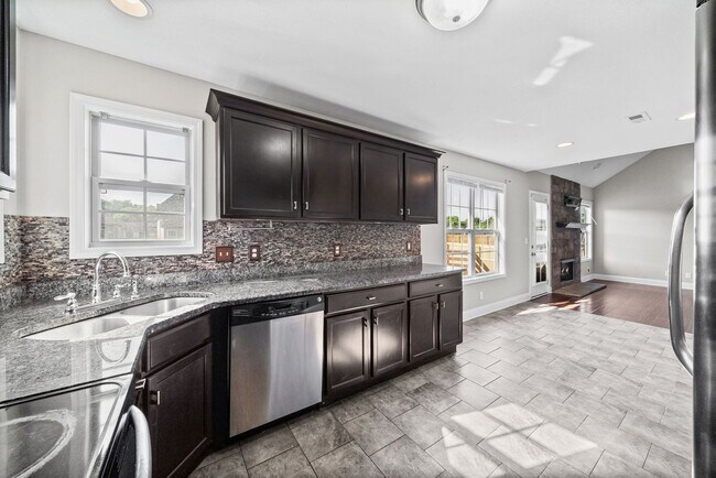 Building Photo - Pet Friendly Four Bedroom with Basement!