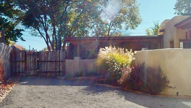 Building Photo - 901 Galisteo St