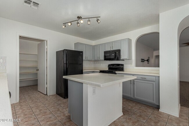 Building Photo - 10513 W Louise Dr