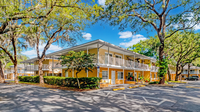 Building Photo - La Vista Oaks Apartments