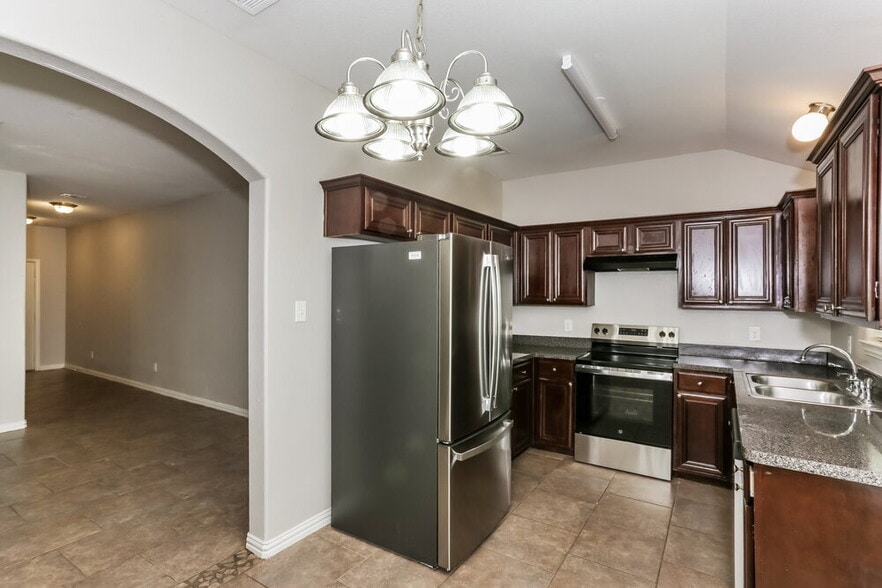 Building Photo - 7616 Rainbow Creek Dr