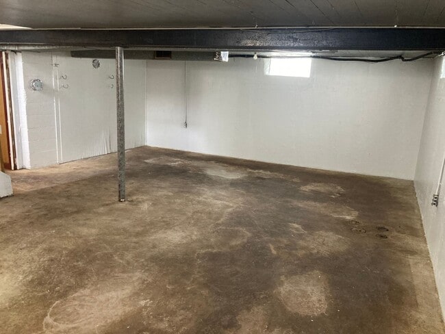 Building Photo - A Great 3 Bedroom Ranch with Nice Basement, Garage and Backyard Sec. 8 OK