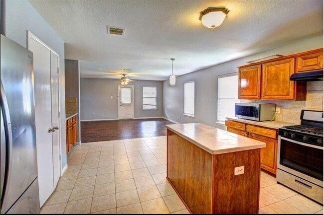 Building Photo - 21402 Doral Rose Ln