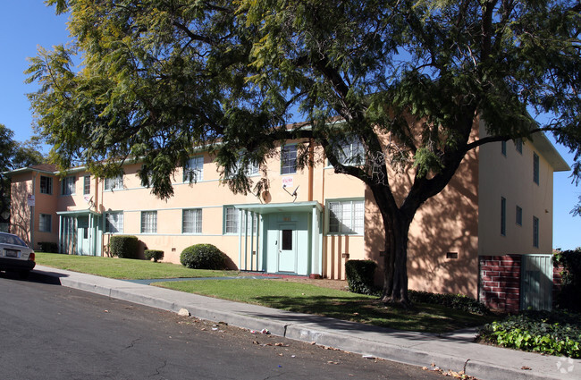 4143 Buckingham Rd - Buckingham Apartments