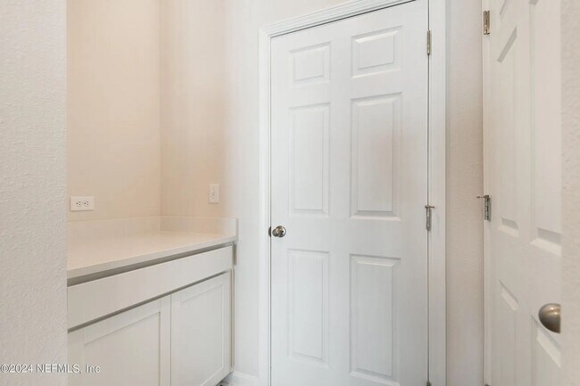 Building Photo - 1354 High Falls Dr