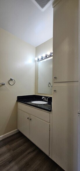 Building Photo - 451 Carneros Ave