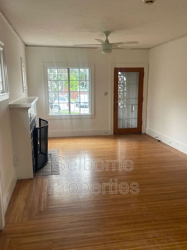 Building Photo - 1424 E 20th St