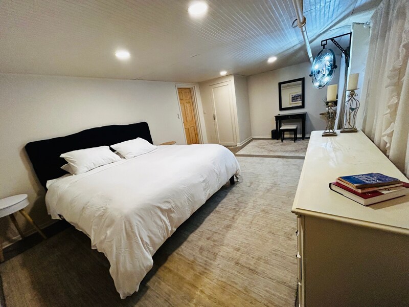 Building Photo - 10166 Glebe Rd