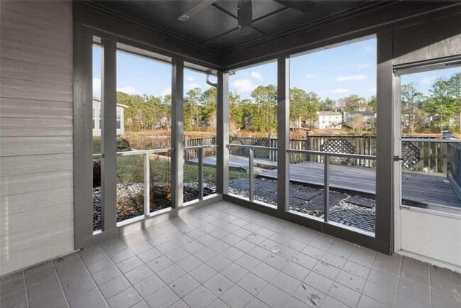 Building Photo - 7700 Lakeshore Ct