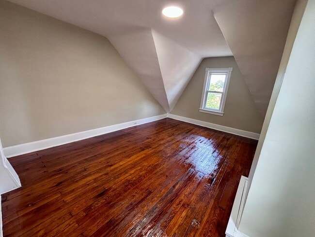 Building Photo - 4 Bedroom Home for Rent in Trenton