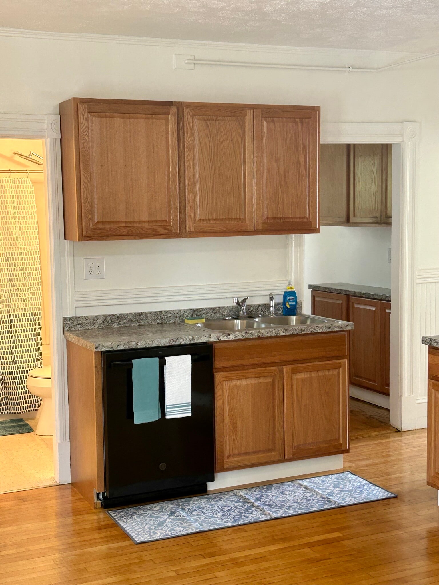 Dishwasher and New Updated Kitchwen - 59 Cotter Ct