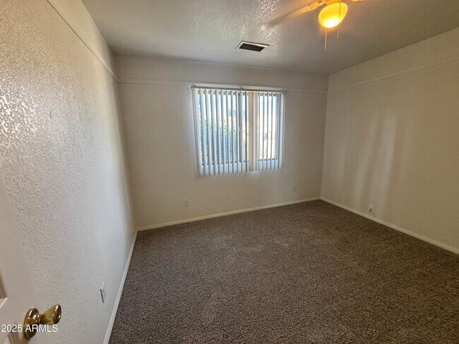 Building Photo - 1421 Laree Ave
