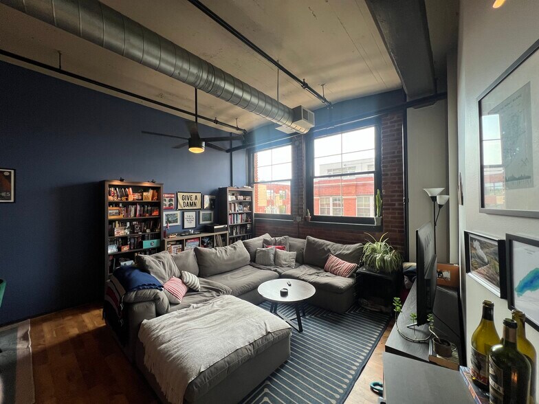 Building Photo - 200 Main St