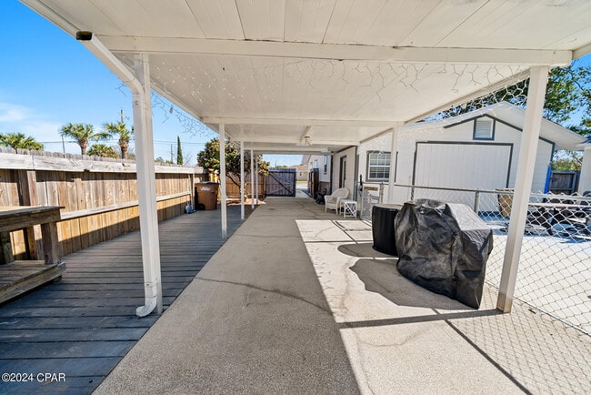 Building Photo - 412 Lantana St