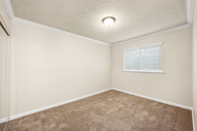 Building Photo - AVAILABLE NOW - CITRUS HEIGHTS 3 BEDROOM 2...