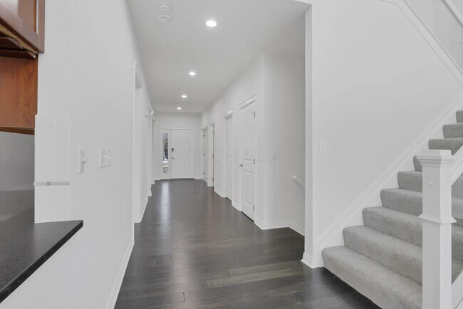 Building Photo - 7090 Dean Farm Rd