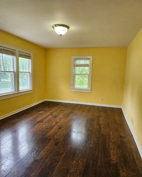 Building Photo - 646 Lupton Dr