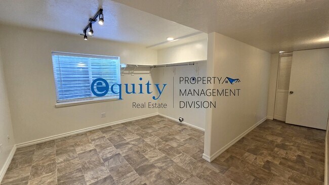 Building Photo - 11851 Poultry Dr