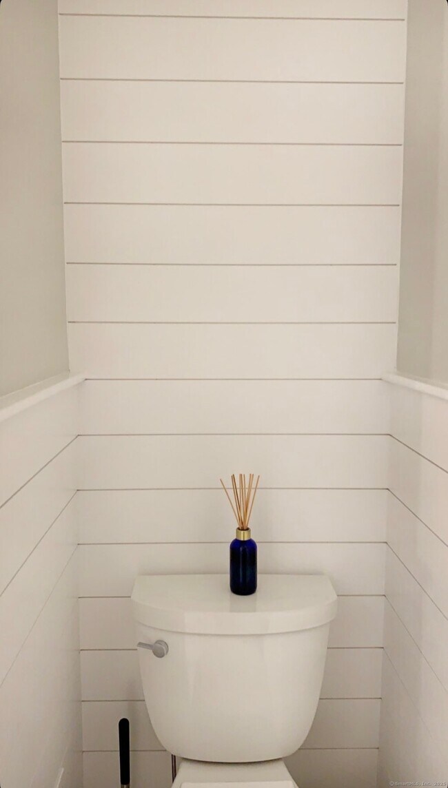 Building Photo - 10 Mead St