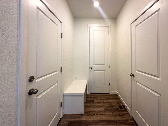 Building Photo - Luxurious 3bd home in Dove Village