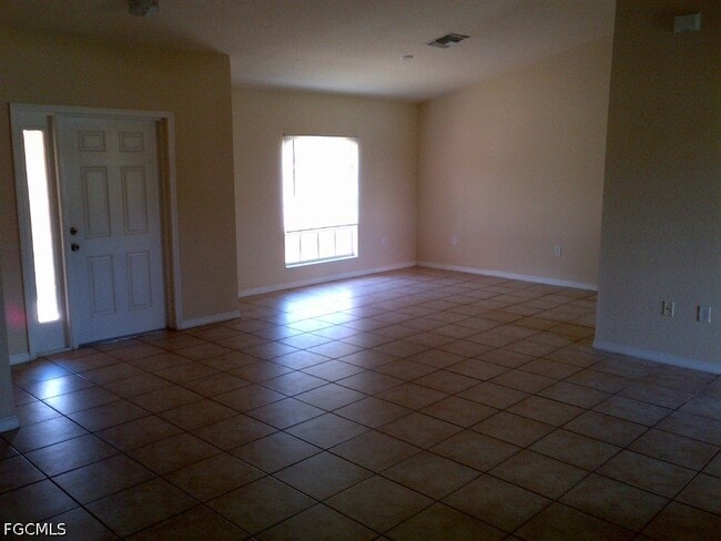 Building Photo - 622 Grant Ave