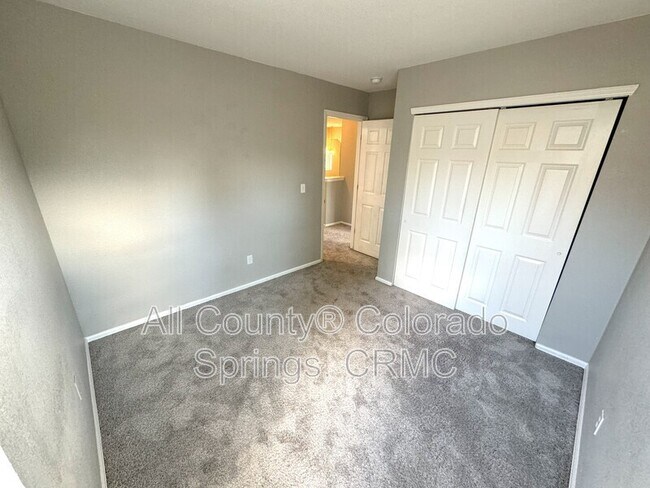 Building Photo - 5859 Instone Cir