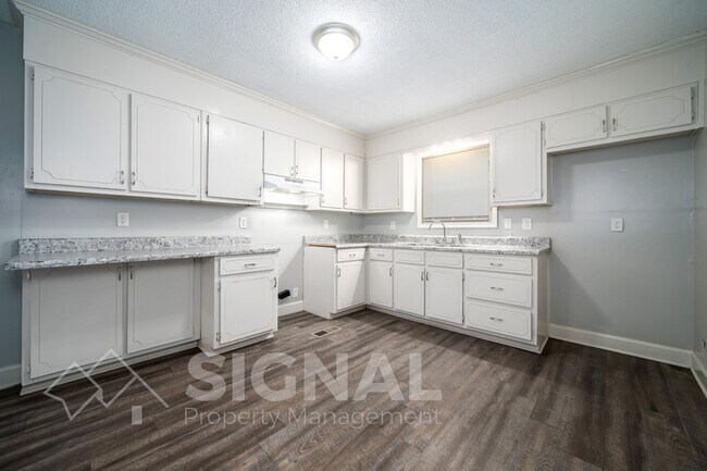 Building Photo - 4724 Terrace M