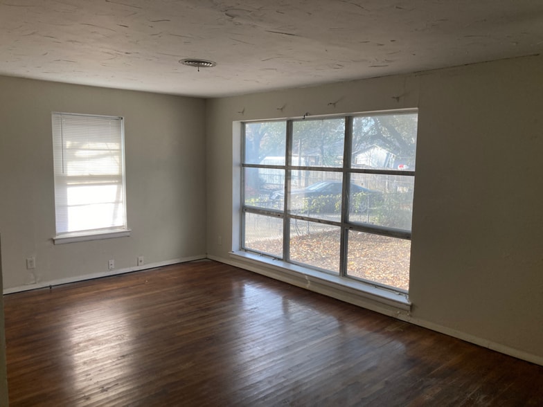 Building Photo - 2349 Las Cruces Ln