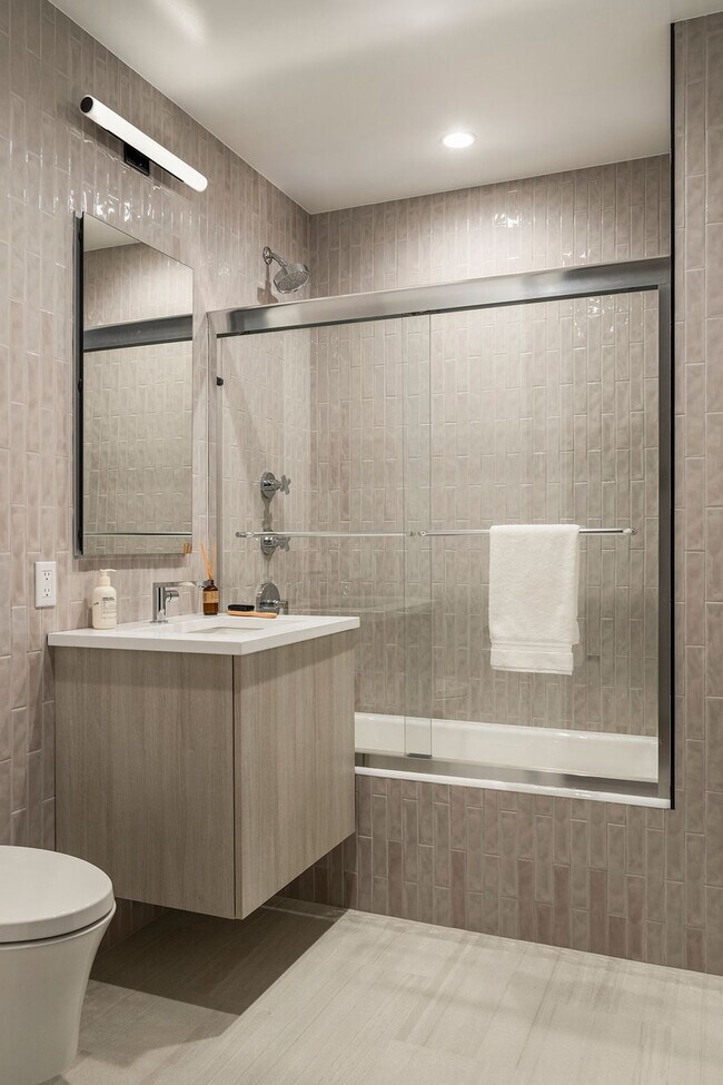 Building Photo - 1160 5th Ave