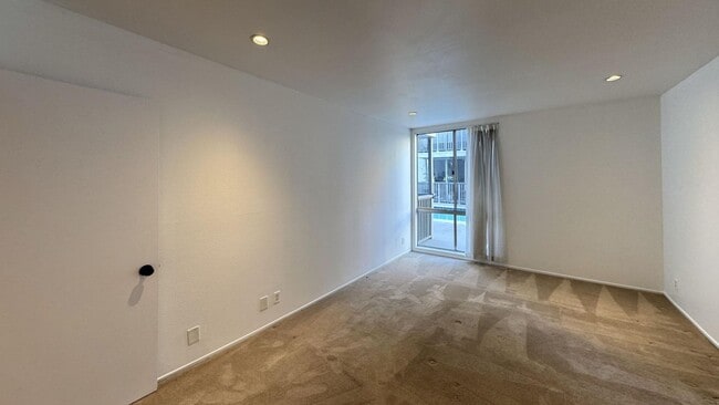 Building Photo - 1134 Alta Loma Rd