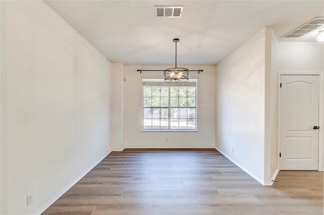 Building Photo - 8116 Forest Heights Ln
