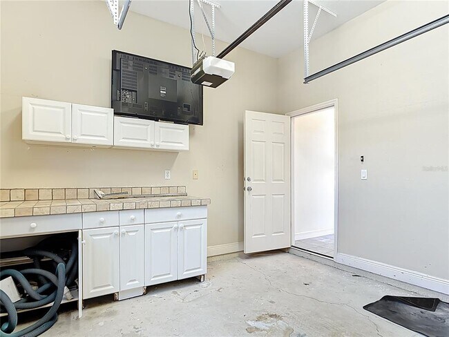 Building Photo - 168 Fairway Rd