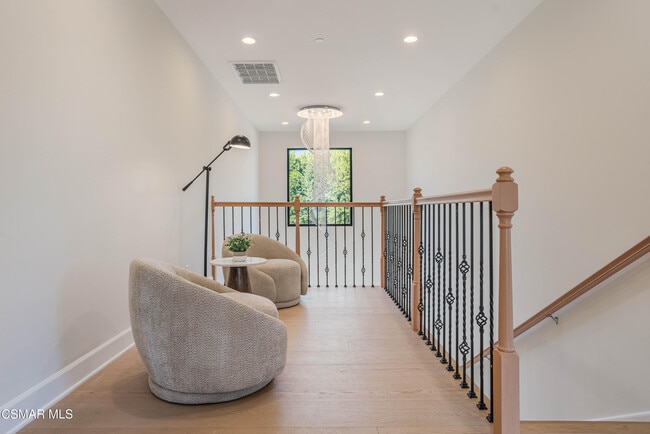 Building Photo - 252 Capri Dr