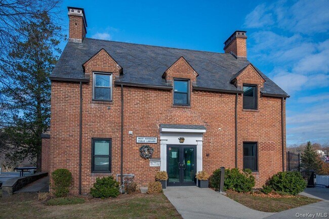 Building Photo - 5 Madison St