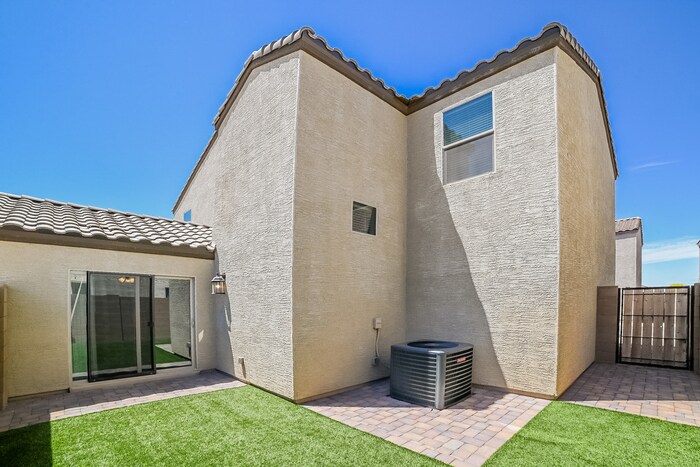 Building Photo - 8126 W Agora Ln