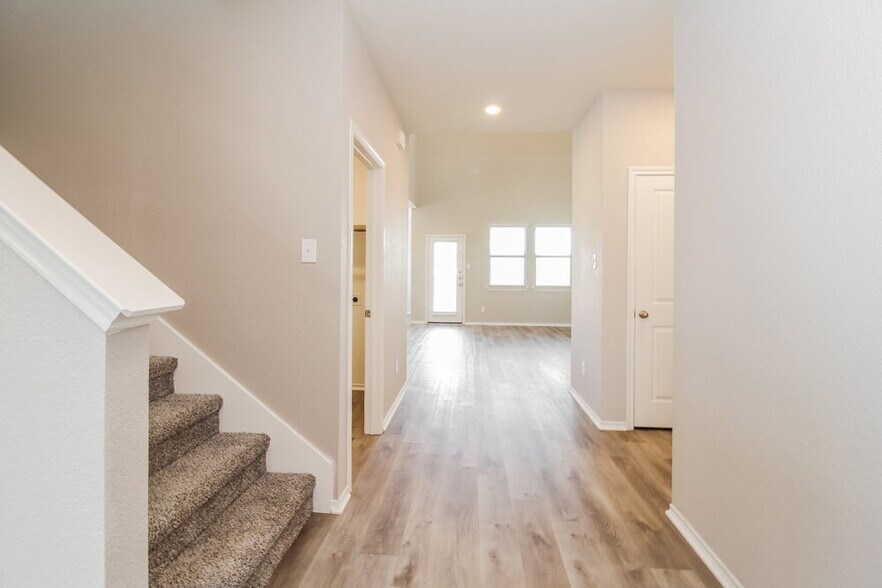 Building Photo - 3616 Doris Dr