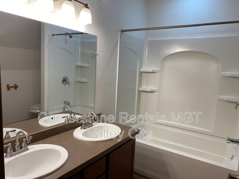 Building Photo - 642 2nd Ave NW